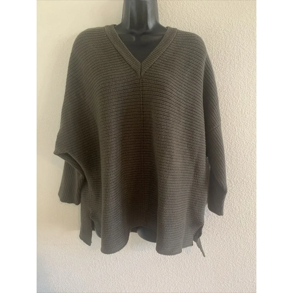 Adrianna Papell Sweater Size M Lightweight Pullover Olive Green Boxy V-Neck
